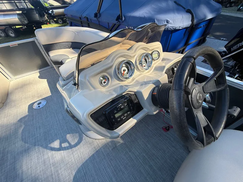 Slide: The Image of Tahoe LTZ 2485 2018 - 5