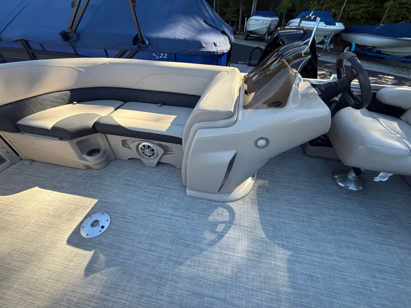 Slide: The Image of Tahoe LTZ 2485 2018 - 7