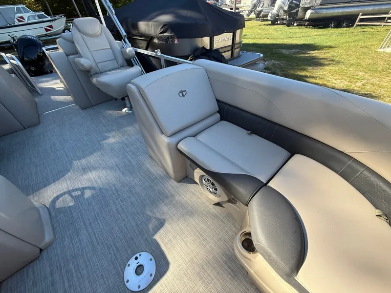 Slide: The Image of Tahoe LTZ 2485 2018 - 8