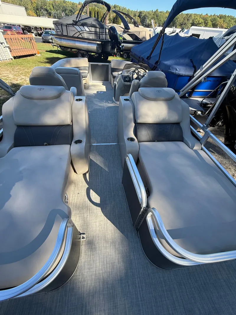 Slide: The Image of Tahoe LTZ 2485 2018 - 9