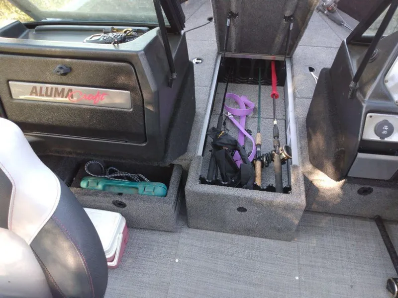 Slide: The Image of Alumacraft Competitor 175 2023 - 12