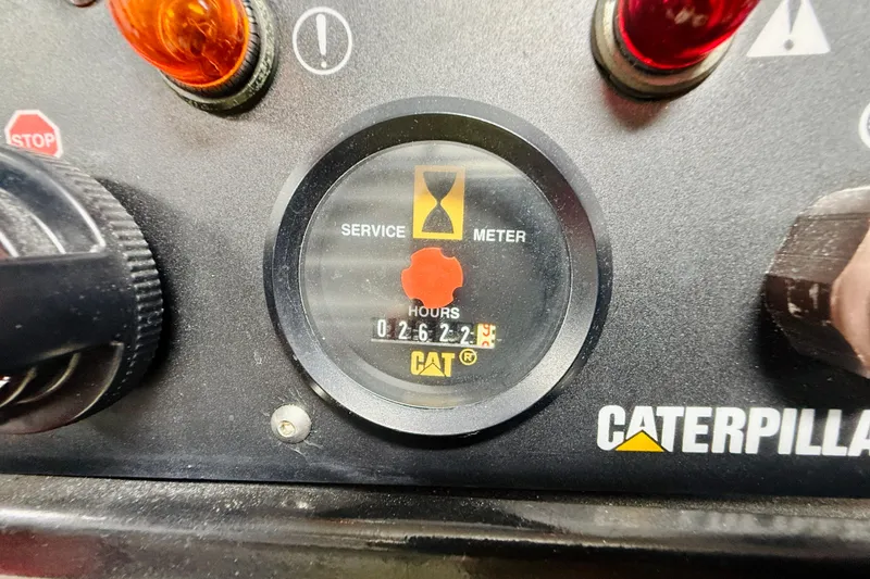 Slide: The Image of Caterpillar service meter displaying 2622.9 hours on Viking 65 Convertible, 2004 model. - 49