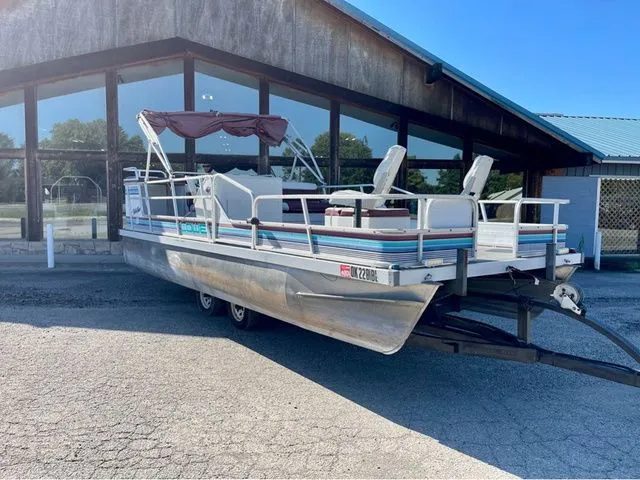 Slide: The Image of Lowe Fish'n Fun 201 1994 - 4