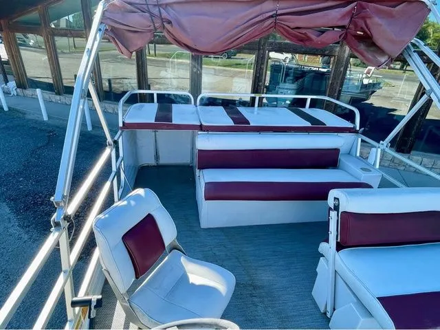 Slide: The Image of Lowe Fish'n Fun 201 1994 - 7