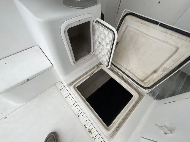 Slide: The Image of Seaswirl 2301 CC Striper 2005 - 10