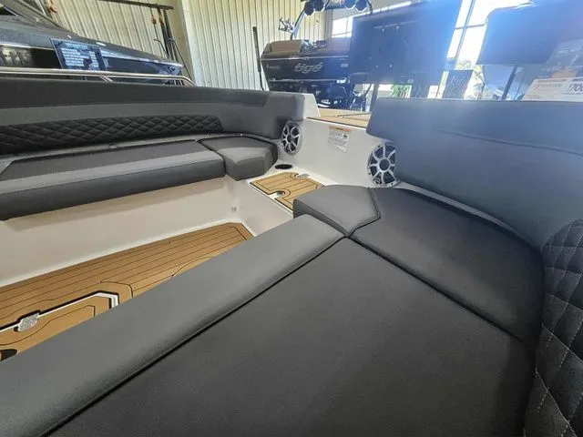 Slide: The Image of Starcraft SVX 211 OB 2026 - 10