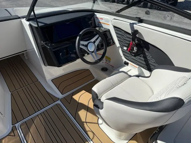 Slide: The Image of Sea Ray SPX 210 Outboard 2026 - 11