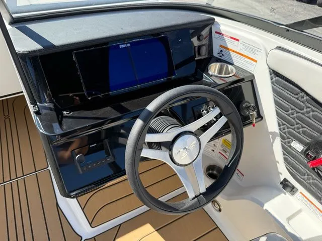 Slide: The Image of Sea Ray SPX 210 Outboard 2026 - 12