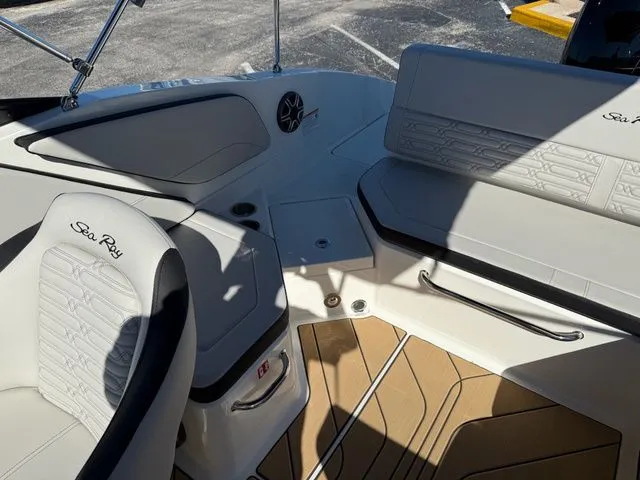 Slide: The Image of Sea Ray SPX 210 Outboard 2026 - 17