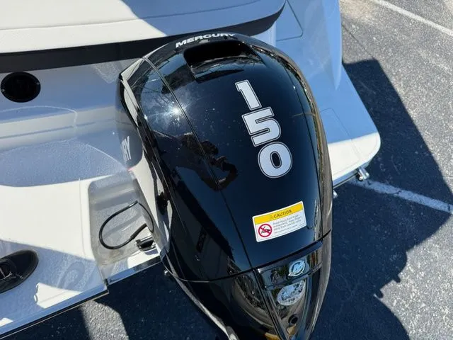 Slide: The Image of Sea Ray SPX 210 Outboard 2026 - 18