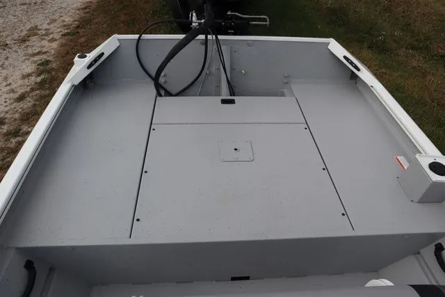 Slide: The Image of Lowe Roughneck 1760 Pathfinder 2026 - 13