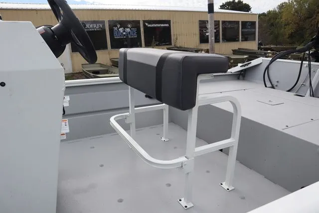 Slide: The Image of Lowe Roughneck 1760 Pathfinder 2026 - 5