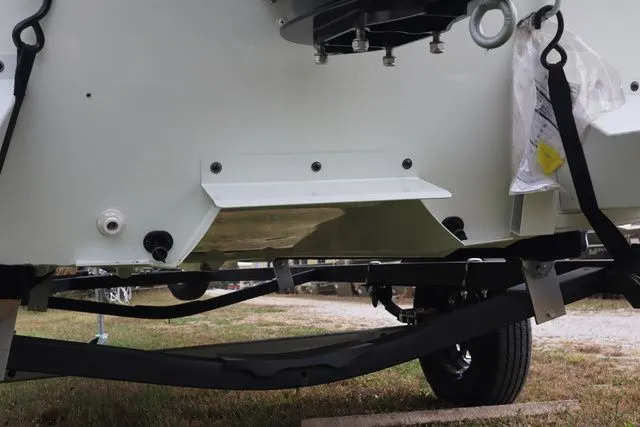 Slide: The Image of Lowe Roughneck 1760 Pathfinder 2026 - 7