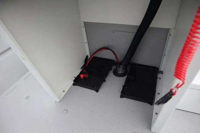 Slide: The Image of Lowe Roughneck 1760 Pathfinder 2026 - 9