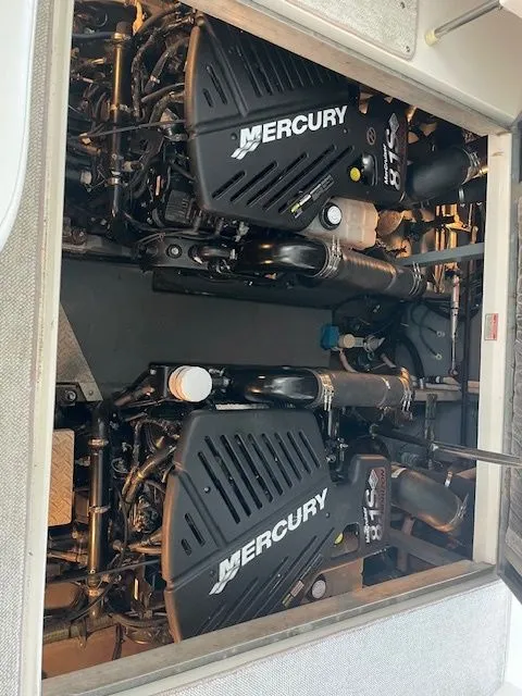 Slide: The Image of Sea Ray Sundancer 370 1998 - 38