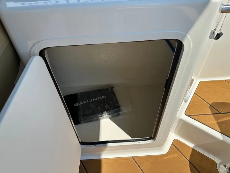 Slide: The Image of Bayliner D22I 2025 - 15