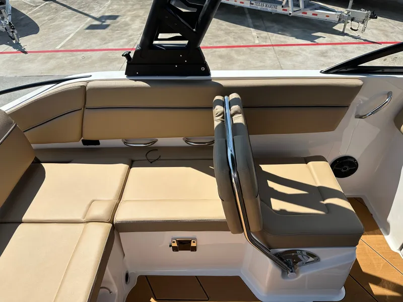 Slide: The Image of Bayliner D22I 2025 - 17