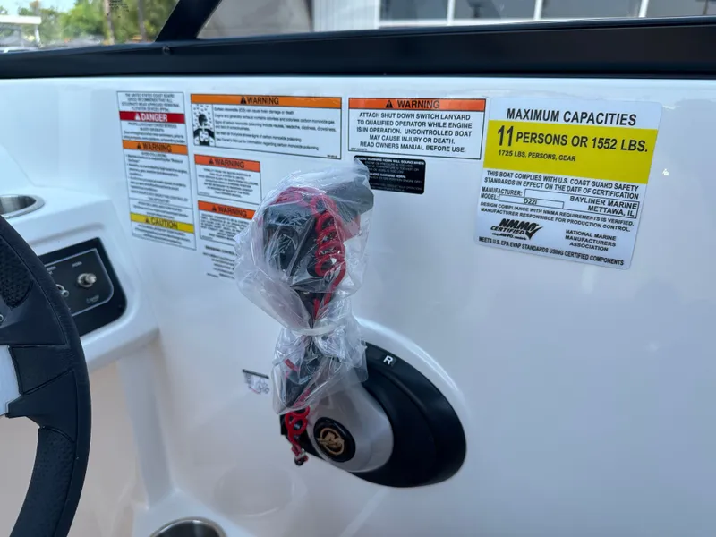 Slide: The Image of Bayliner D22I 2025 - 21