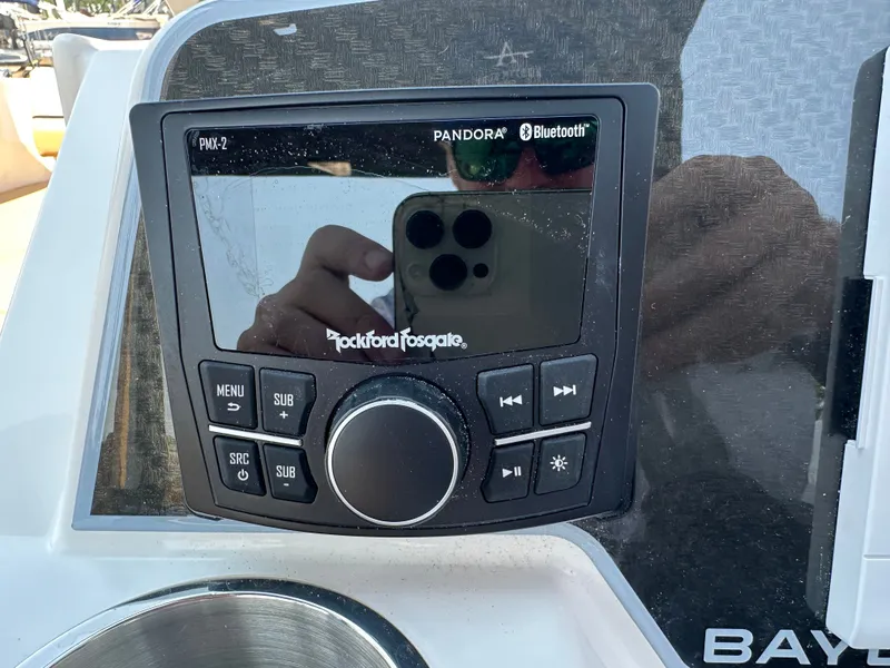 Slide: The Image of Bayliner D22I 2025 - 22