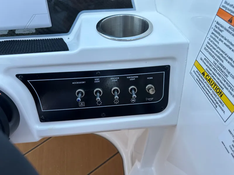 Slide: The Image of Bayliner D22I 2025 - 25