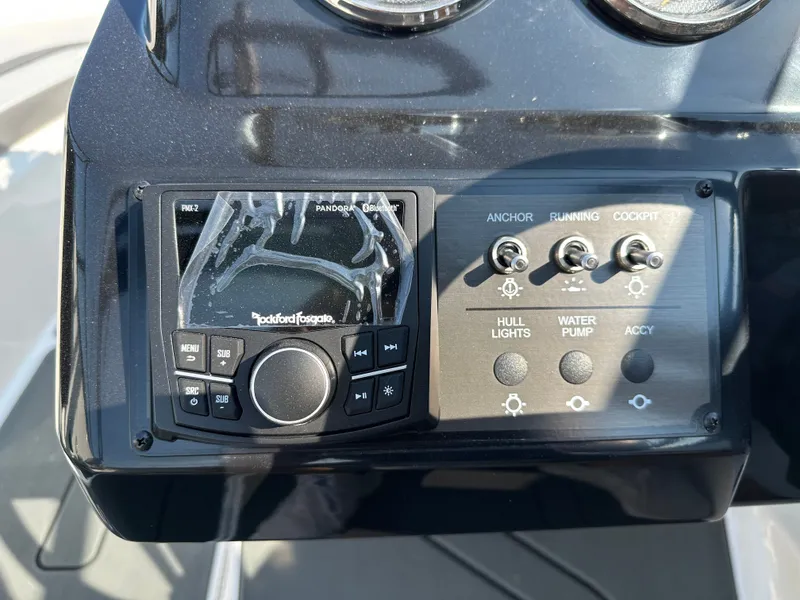 Slide: The Image of Bayliner V20i 2026 - 20