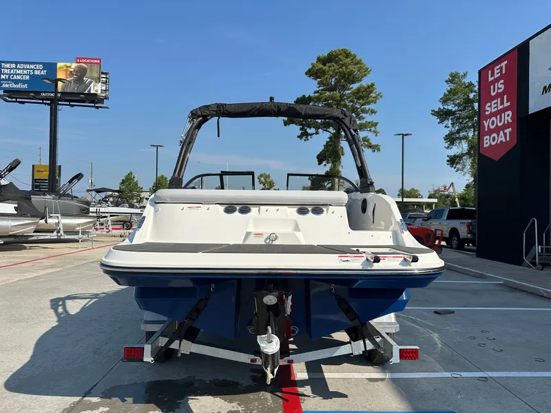 Slide: The Image of Bayliner V20i 2026 - 8