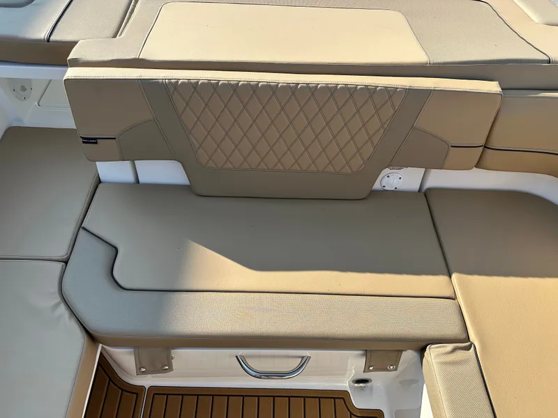 Slide: The Image of Bayliner VR6 2025 - 18