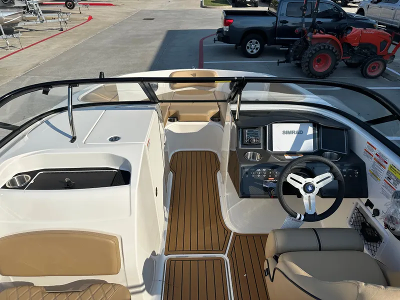 Slide: The Image of Bayliner VR6 2025 - 23