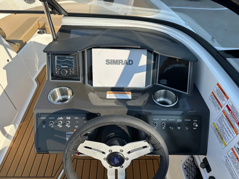 Slide: The Image of Bayliner VR6 2025 - 24