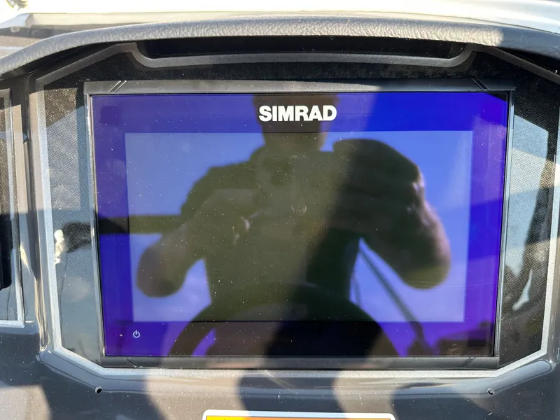 Slide: The Image of Bayliner VR6 2025 - 27