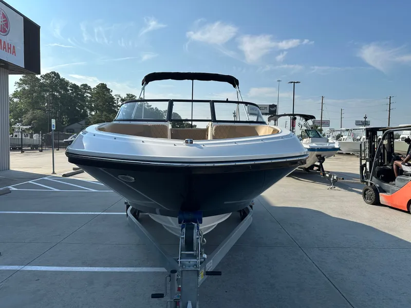 Slide: The Image of Bayliner VR6 2025 - 3