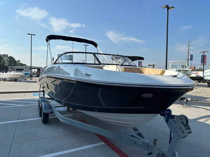 Slide: The Image of Bayliner VR6 2025 - 5