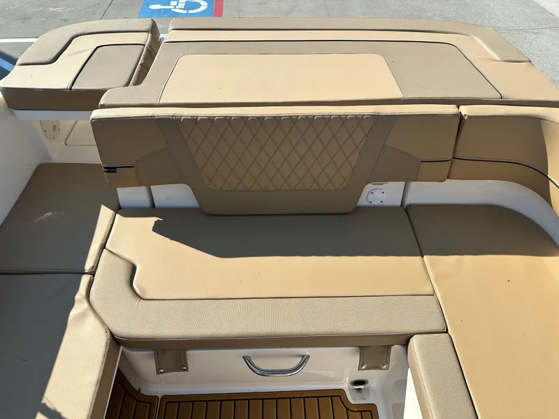 Slide: The Image of Bayliner VR6 2025 - 13