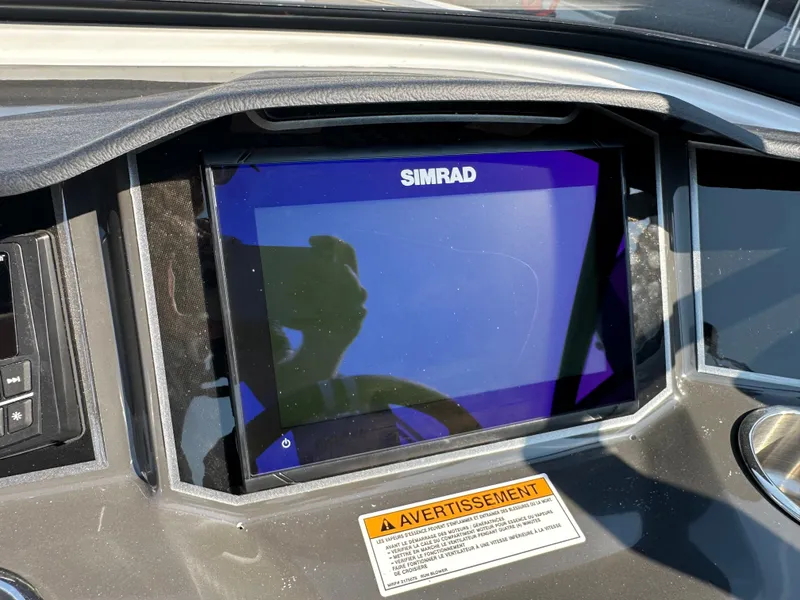 Slide: The Image of Bayliner VR6 2025 - 24