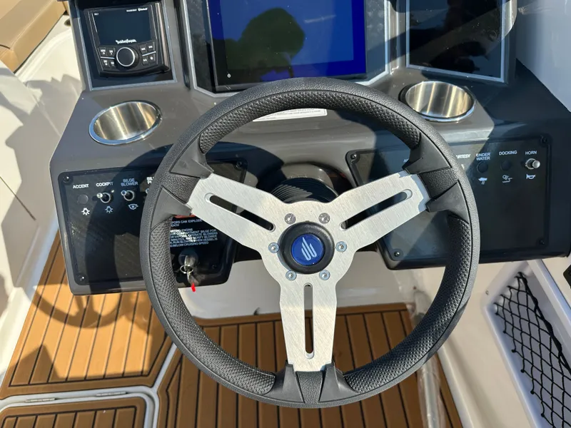 Slide: The Image of Bayliner VR6 2025 - 27