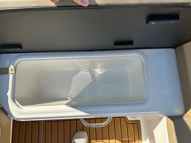 Slide: The Image of Bayliner VR6 2025 - 29