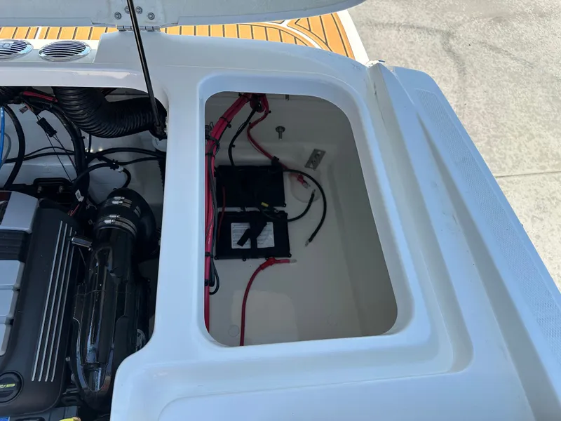 Slide: The Image of Bayliner VR6 2025 - 31