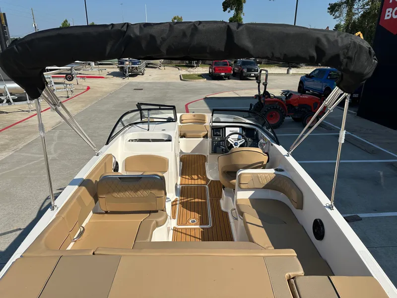 Slide: The Image of Bayliner VR6 2025 - 34