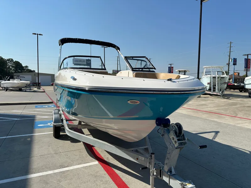 Slide: The Image of Bayliner VR6 2025 - 5