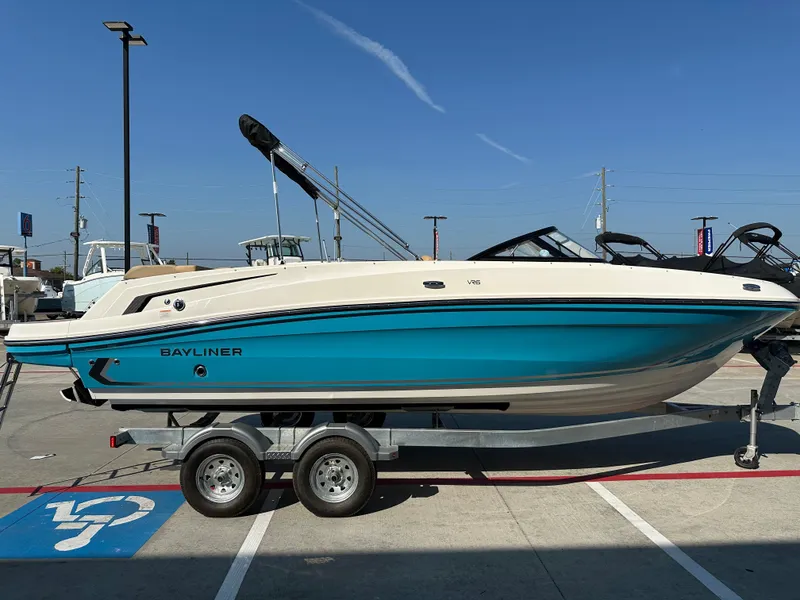 Slide: The Image of Bayliner VR6 2025 - 6