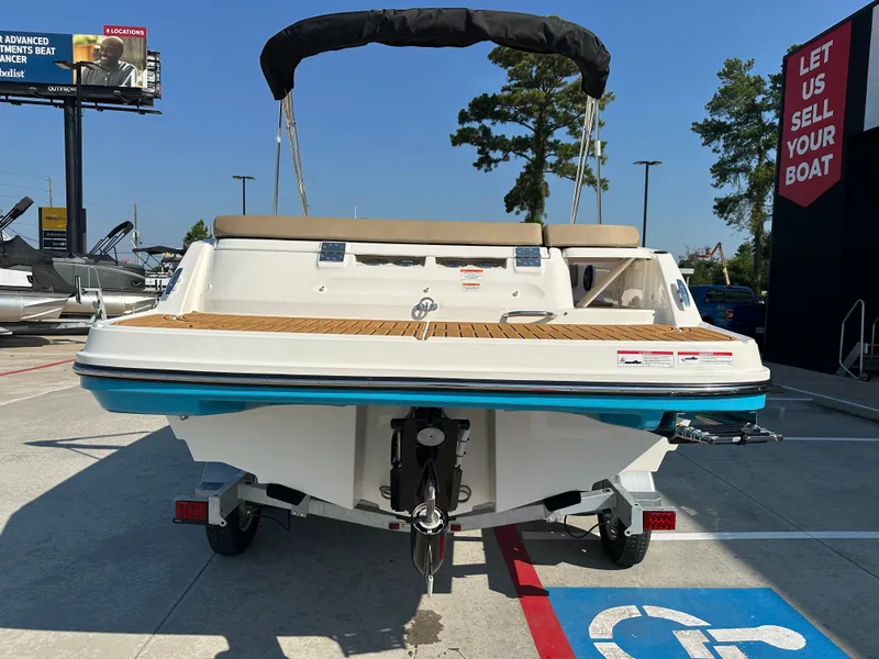 Slide: The Image of Bayliner VR6 2025 - 9