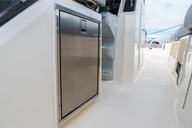 Slide: The Image of 2023-Boston-Whaler-360-Outrage-MarineMax - 101