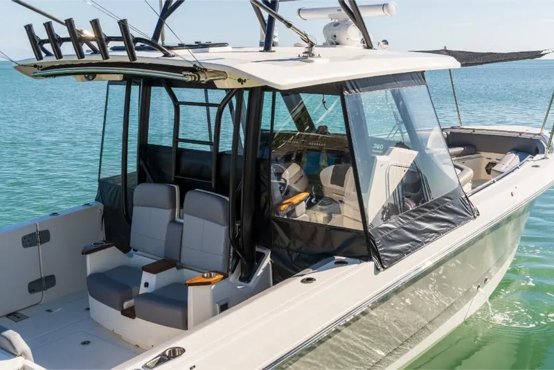 Slide: The Image of 2023-Boston-Whaler-360-Outrage-MarineMax - 156