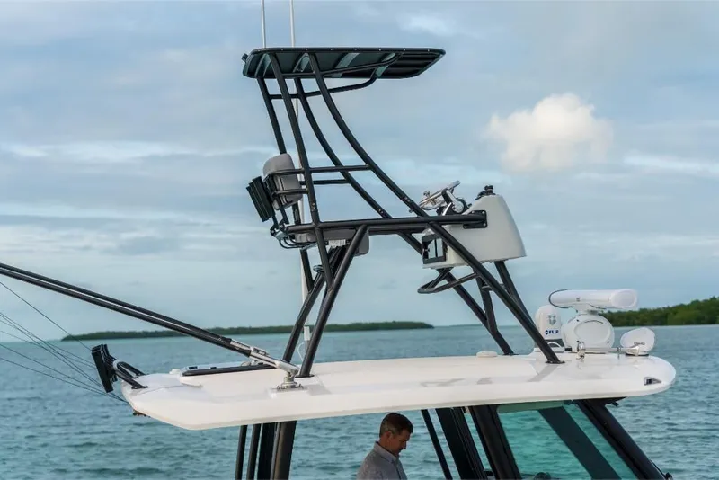 Slide: The Image of 2023-Boston-Whaler-360-Outrage-MarineMax - 34
