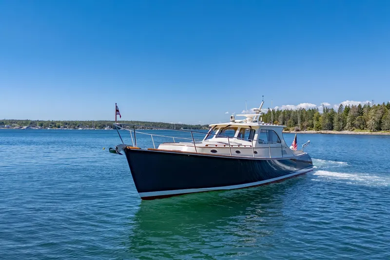 Slide: The Image of 2009 Hinckley Talaria 44 MY yacht cruising on a clear blue lake. - 3