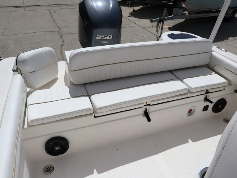 Slide: The Image of Sea Fox 249 Avenger 2014 - 12