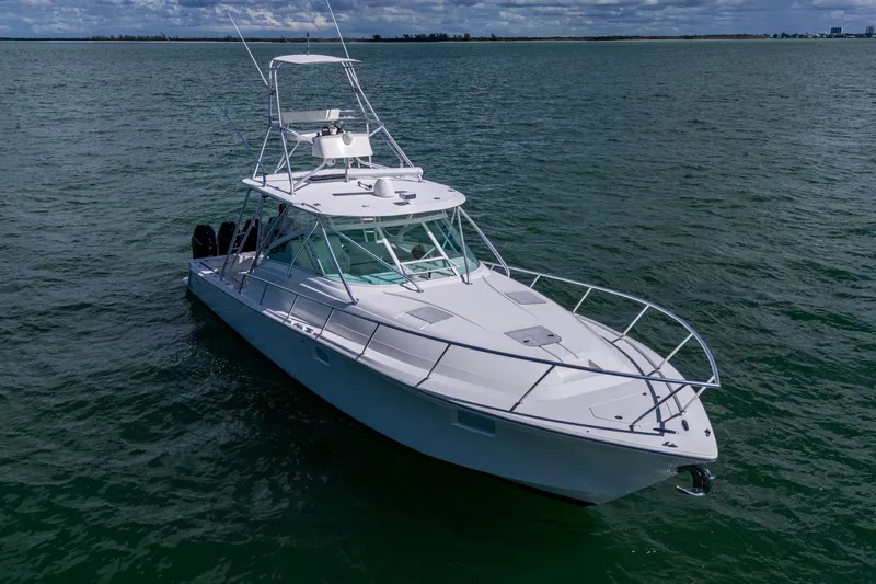 Slide: The Image of 2014 SeaVee 430 boat on open water, featuring sleek design and spacious deck. - 16