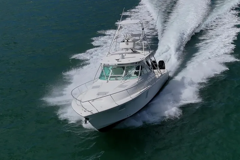 Slide: The Image of 2014 SeaVee 430 boat cruising swiftly on open water. - 4