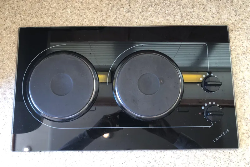 Slide: The Image of Electric stovetop with two burners on a Mainship 31 Sedan Bridge, 1999 model. - 34