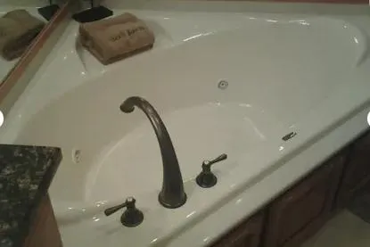 Slide: The Image of Luxurious bathtub with elegant fixtures in a 2007 Sumerset Steelaway. - 11